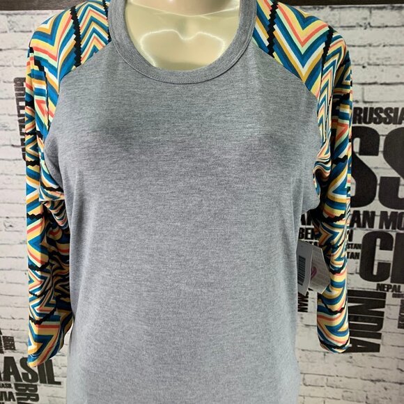 LulaRoe Gray Print 3/4 Sleeve Randy Top - Picture 2 of 6
